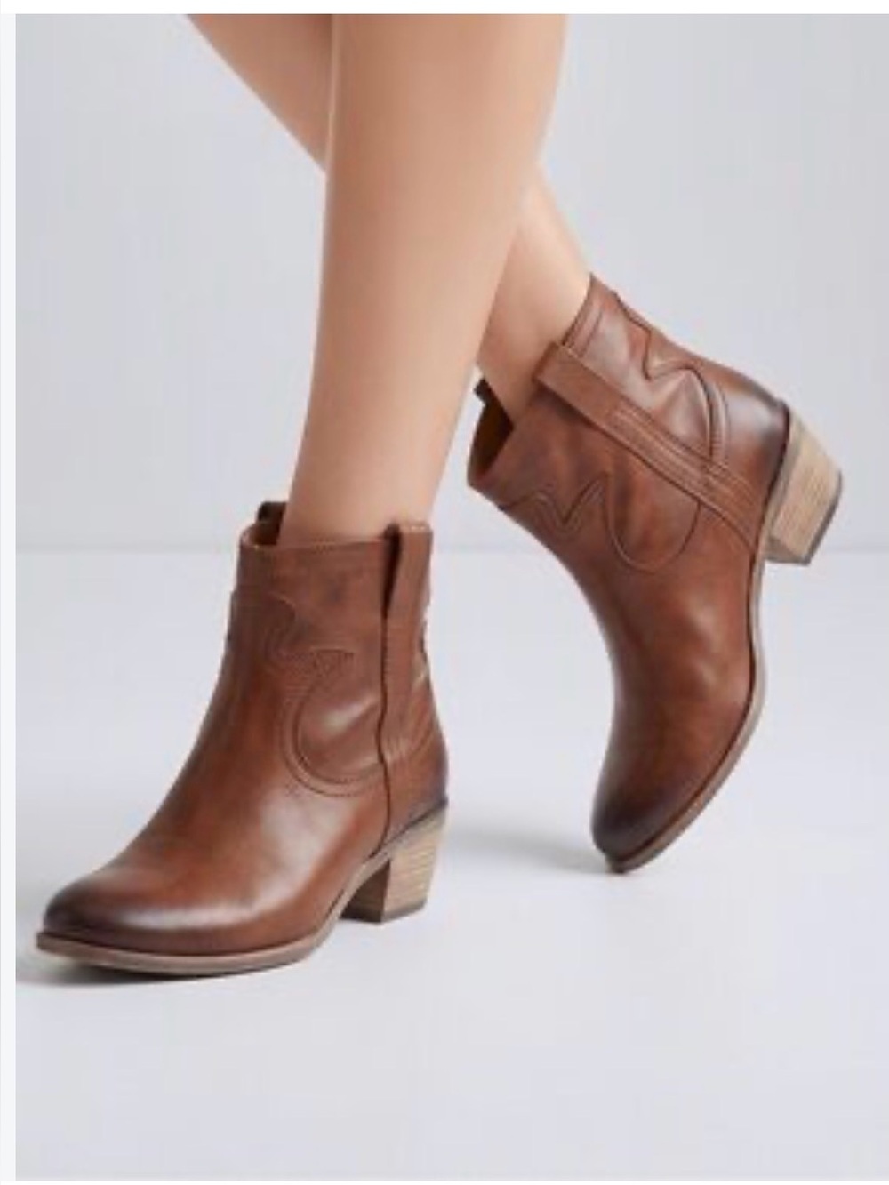 Lucky Brand Western Cowboy Booties. Rich Brown Leather.
Short heel - 8